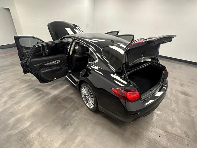 Photo of 2017 Black Obsidian INFINITI Q70L
