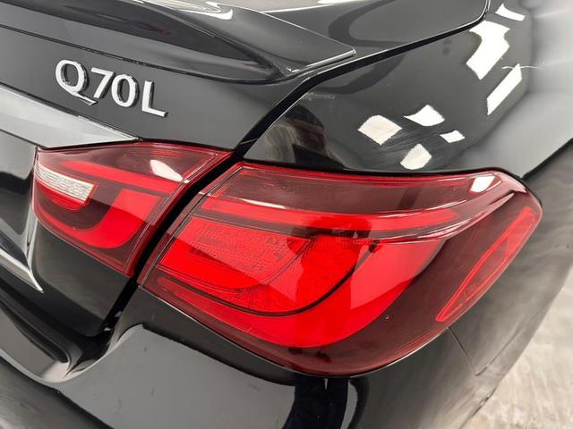 Photo of 2017 Black Obsidian INFINITI Q70L