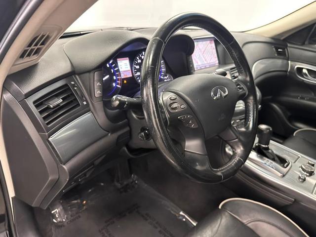 Photo of 2017 Black Obsidian INFINITI Q70L