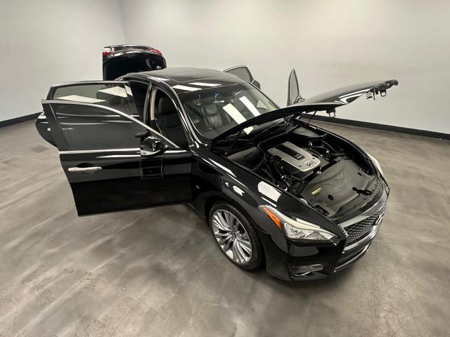 Photo of 2017 Black Obsidian INFINITI Q70L