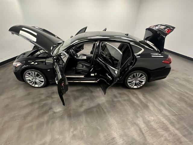Photo of 2017 Black Obsidian INFINITI Q70L