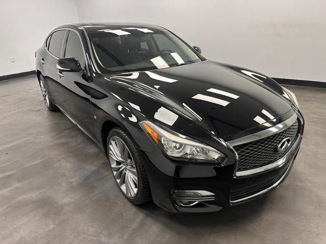 Photo of 2017 Black Obsidian INFINITI Q70L