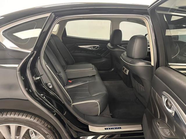 Photo of 2017 Black Obsidian INFINITI Q70L