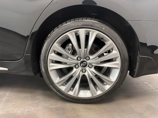 Photo of 2017 Black Obsidian INFINITI Q70L