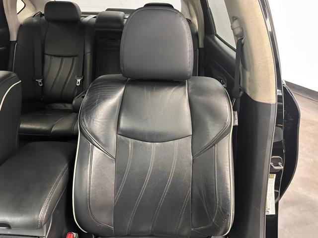 Photo of 2017 Black Obsidian INFINITI Q70L