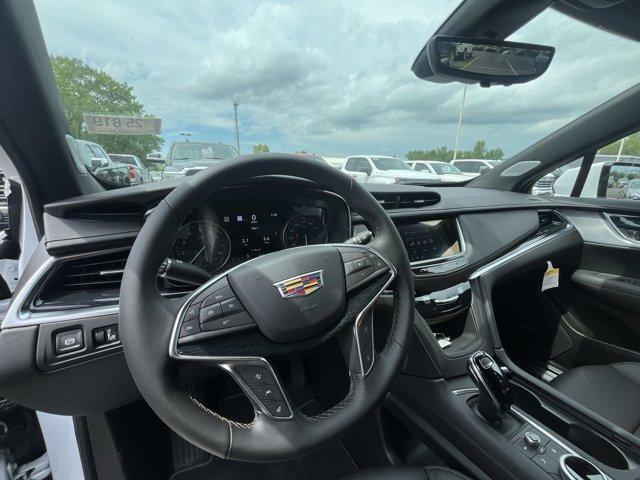 Photo of 2025 Crystal White Tri-Coat Cadillac XT5