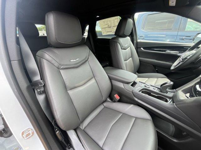 Photo of 2025 Crystal White Tri-Coat Cadillac XT5