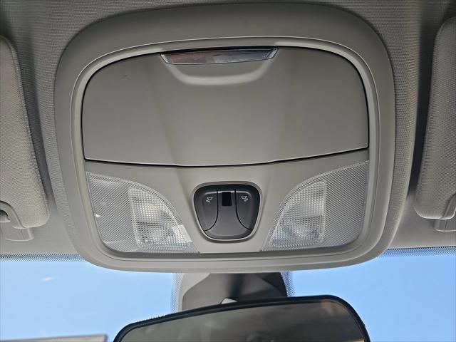Photo of 2020 Diamond Black Crystal Pearlcoat Jeep Cherokee