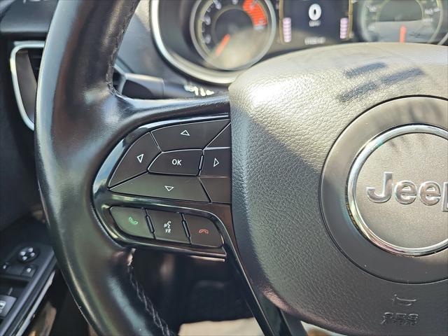 Photo of 2020 Diamond Black Crystal Pearlcoat Jeep Cherokee