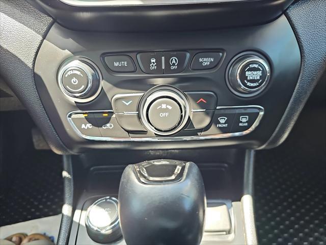 Photo of 2020 Diamond Black Crystal Pearlcoat Jeep Cherokee