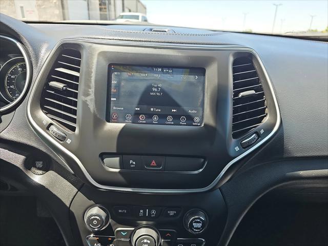 Photo of 2020 Diamond Black Crystal Pearlcoat Jeep Cherokee