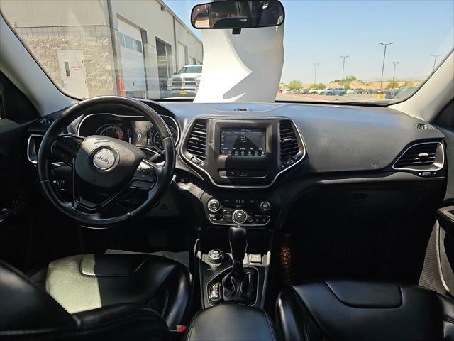 Photo of 2020 Diamond Black Crystal Pearlcoat Jeep Cherokee