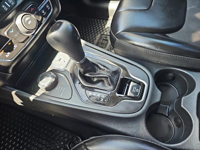 Photo of 2020 Diamond Black Crystal Pearlcoat Jeep Cherokee