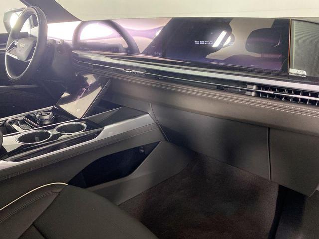 Photo of 2025 Crystal White Tricoat Cadillac Escalade