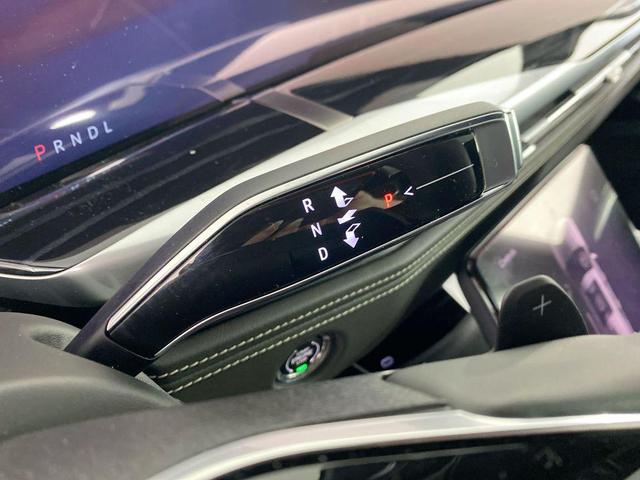 Photo of 2025 Crystal White Tricoat Cadillac Escalade