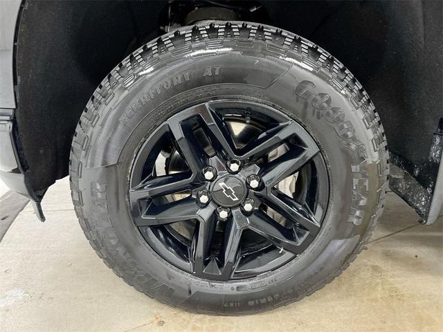 Photo of 2020 Black Chevrolet Silverado 1500