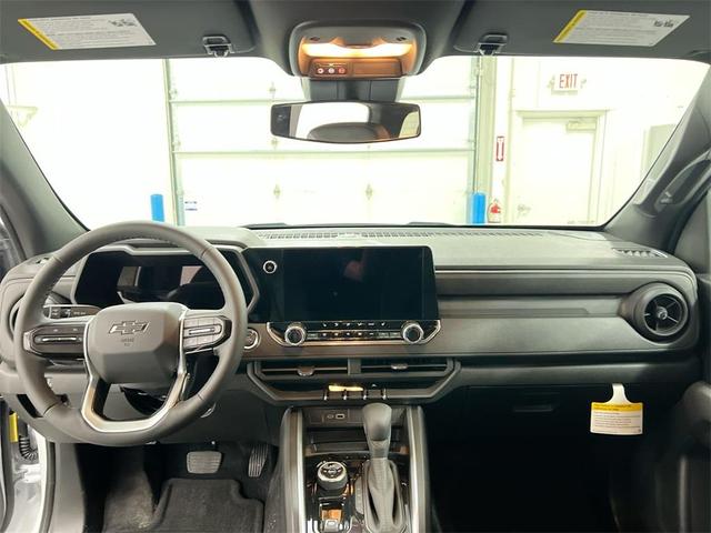 Photo of 2025 Summit White Chevrolet Colorado