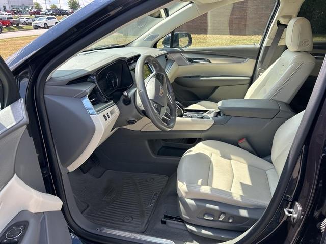 Photo of 2022 Dark Moon Blue Metallic Cadillac XT5