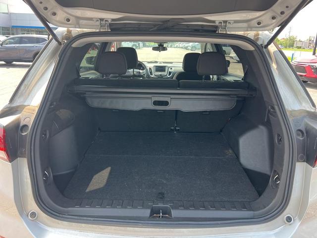 Photo of 2022 Silver Ice Metallic Chevrolet Equinox