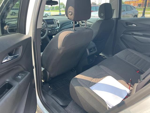 Photo of 2022 Silver Ice Metallic Chevrolet Equinox