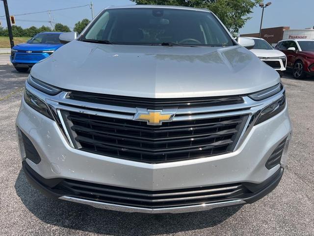 Photo of 2022 Silver Ice Metallic Chevrolet Equinox