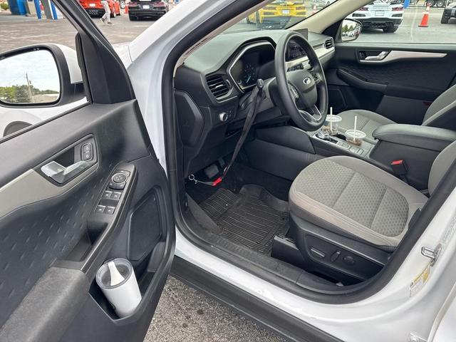 Photo of 2020 Oxford White Ford Escape