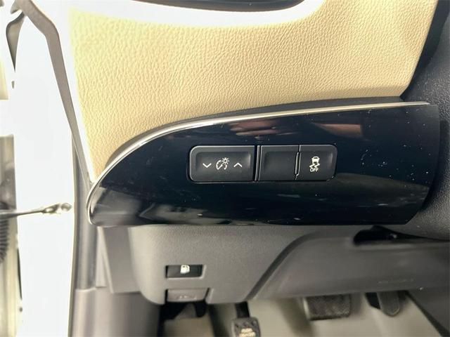 Photo of 2016 White Toyota Prius