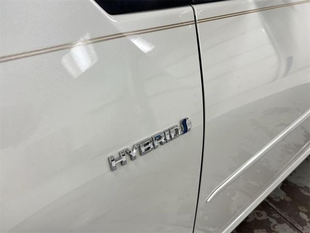 Photo of 2016 White Toyota Prius