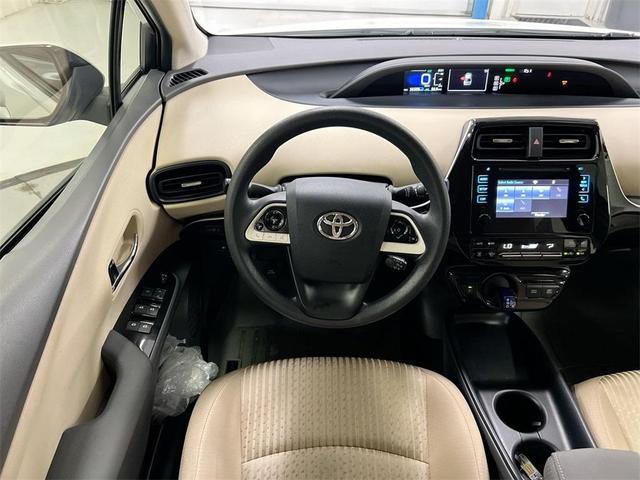 Photo of 2016 White Toyota Prius