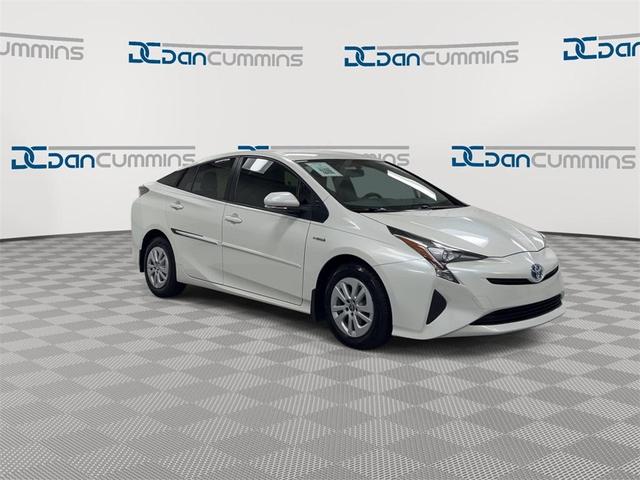 Photo of 2016 White Toyota Prius