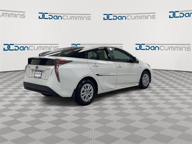 Photo of 2016 White Toyota Prius