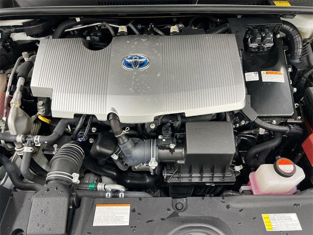 Photo of 2016 White Toyota Prius