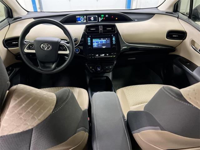 Photo of 2016 White Toyota Prius
