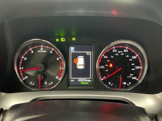 Photo of 2018 Super White Toyota RAV4