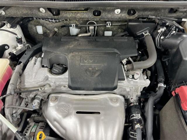 Photo of 2018 Super White Toyota RAV4