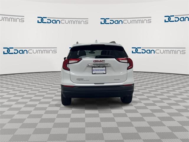 Photo of 2023 Summit White GMC Terrain