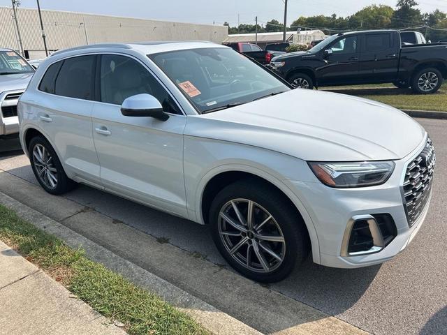 Photo of 2022 Glacier White Metallic Audi SQ5