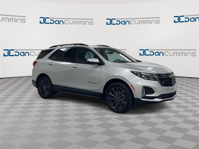 Photo of 2022 Silver Ice Metallic Chevrolet Equinox