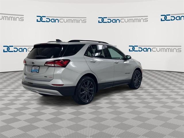 Photo of 2022 Silver Ice Metallic Chevrolet Equinox