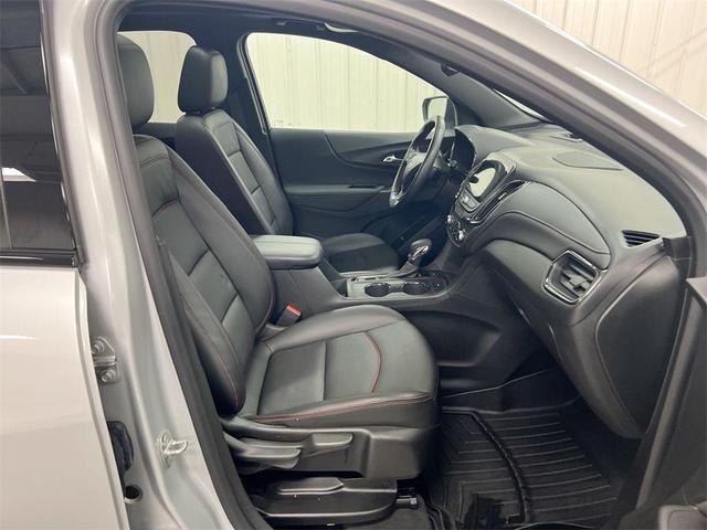 Photo of 2022 Silver Ice Metallic Chevrolet Equinox