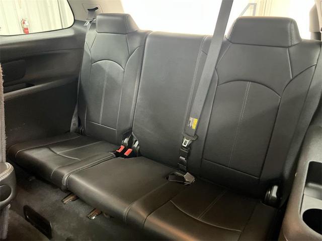 Photo of 2016 White Frost Tri-Coat GMC Acadia