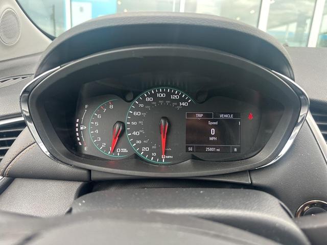 Photo of 2022 Iridescent Pearl Tricoat Chevrolet Trax