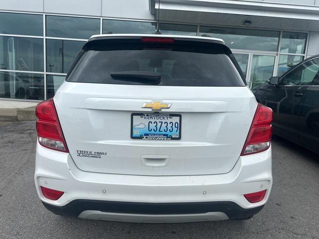 Photo of 2022 Iridescent Pearl Tricoat Chevrolet Trax