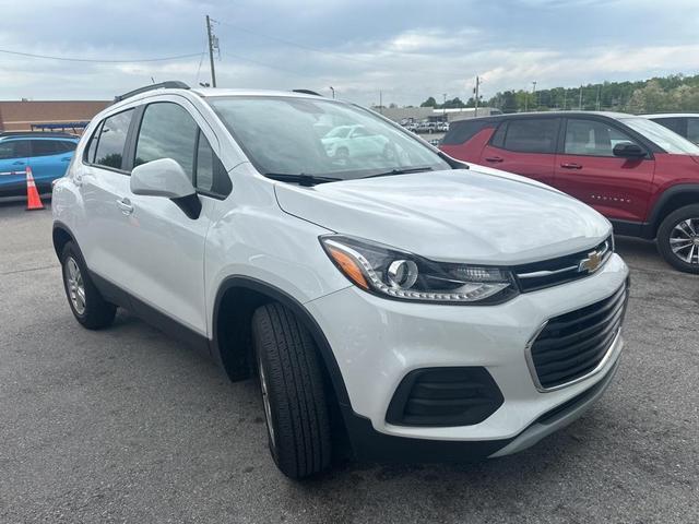 Photo of 2022 Iridescent Pearl Tricoat Chevrolet Trax