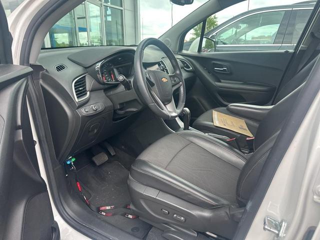 Photo of 2022 Iridescent Pearl Tricoat Chevrolet Trax