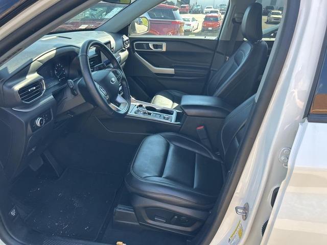 Photo of 2022 Star White Ford Explorer