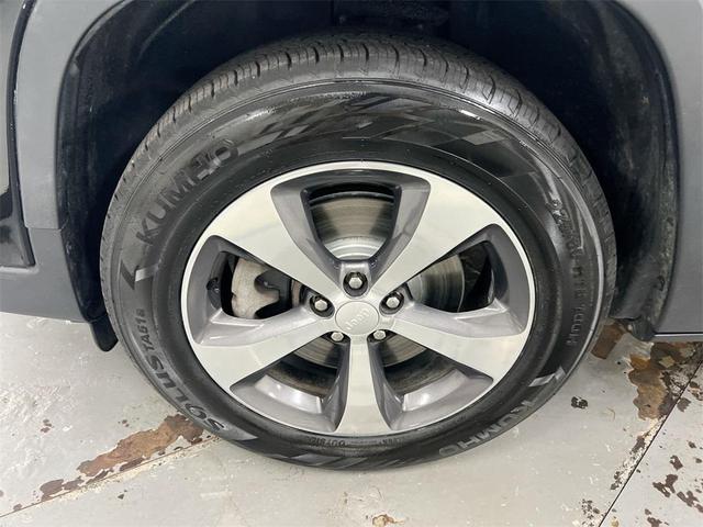 Photo of 2020 Diamond Black Jeep Cherokee
