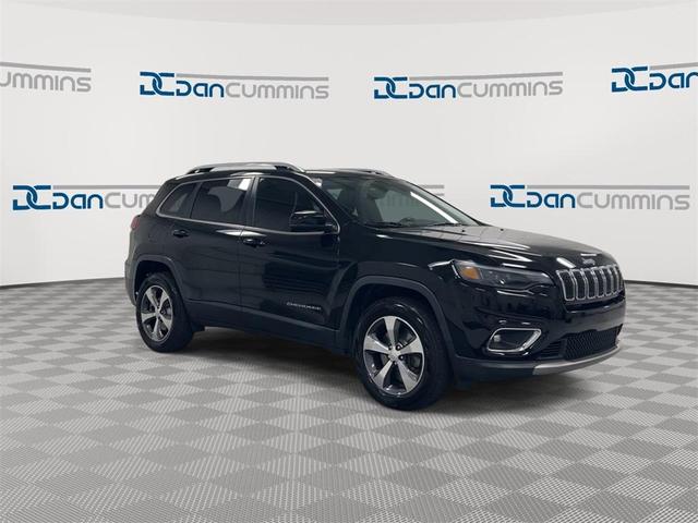 Photo of 2020 Diamond Black Jeep Cherokee