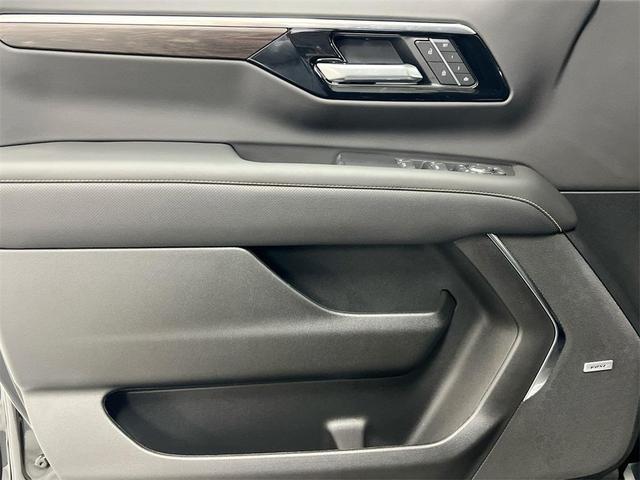 Photo of 2025 Black Chevrolet Suburban