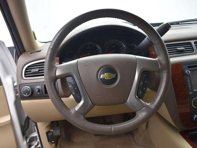 Photo of 2013 White Chevrolet Suburban